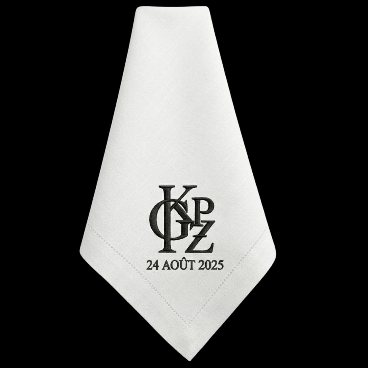 Animation broderie mariage : serviette de table brodée KGPZ et date