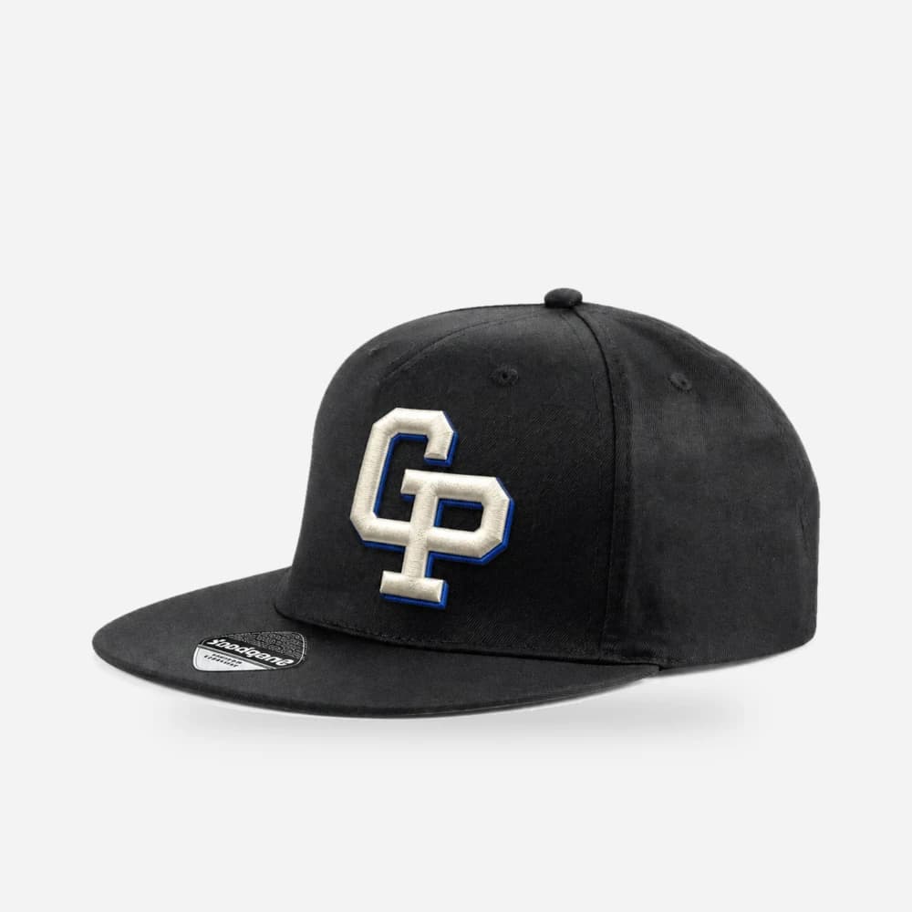 Casquette snapback noire à visière plate, monogramme CP brodé en relief