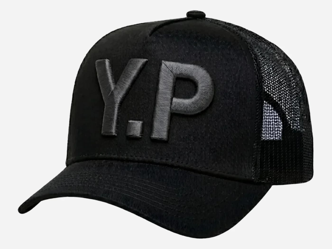 Casquette brodée personnalisée trucker noire, initiales Y.P brodées en 3D
