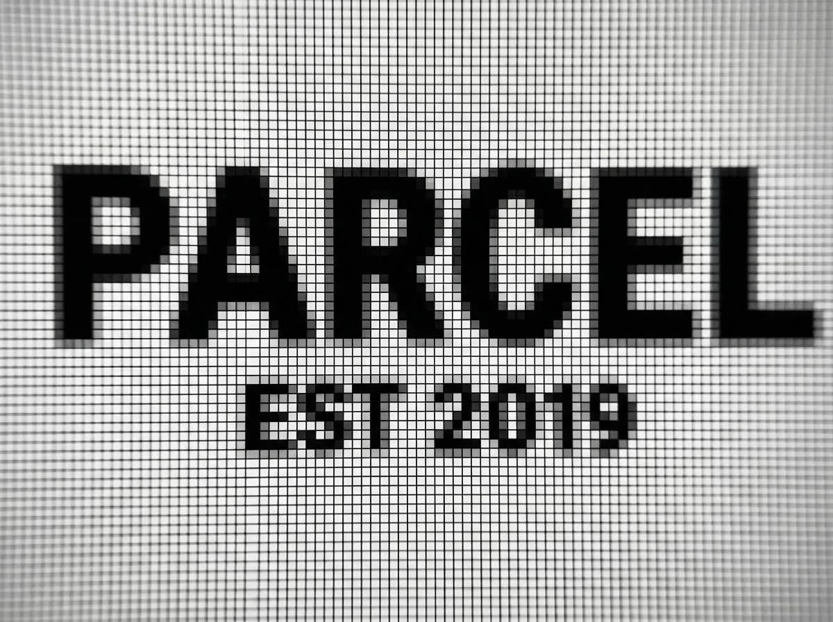 Logo pour broderie : logo Parcel pixellisé, reçu en basse résolution