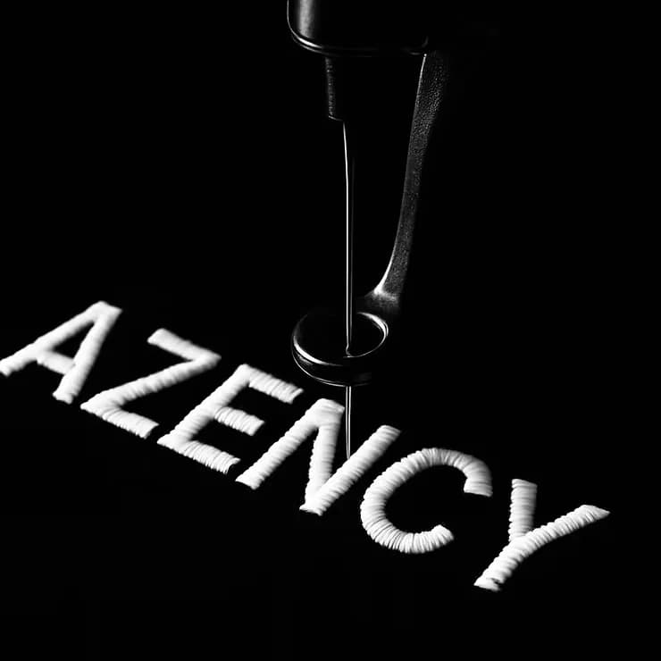 Techniques de broderie personnalisée : aiguille piquant le mot AZENCY en fil blanc