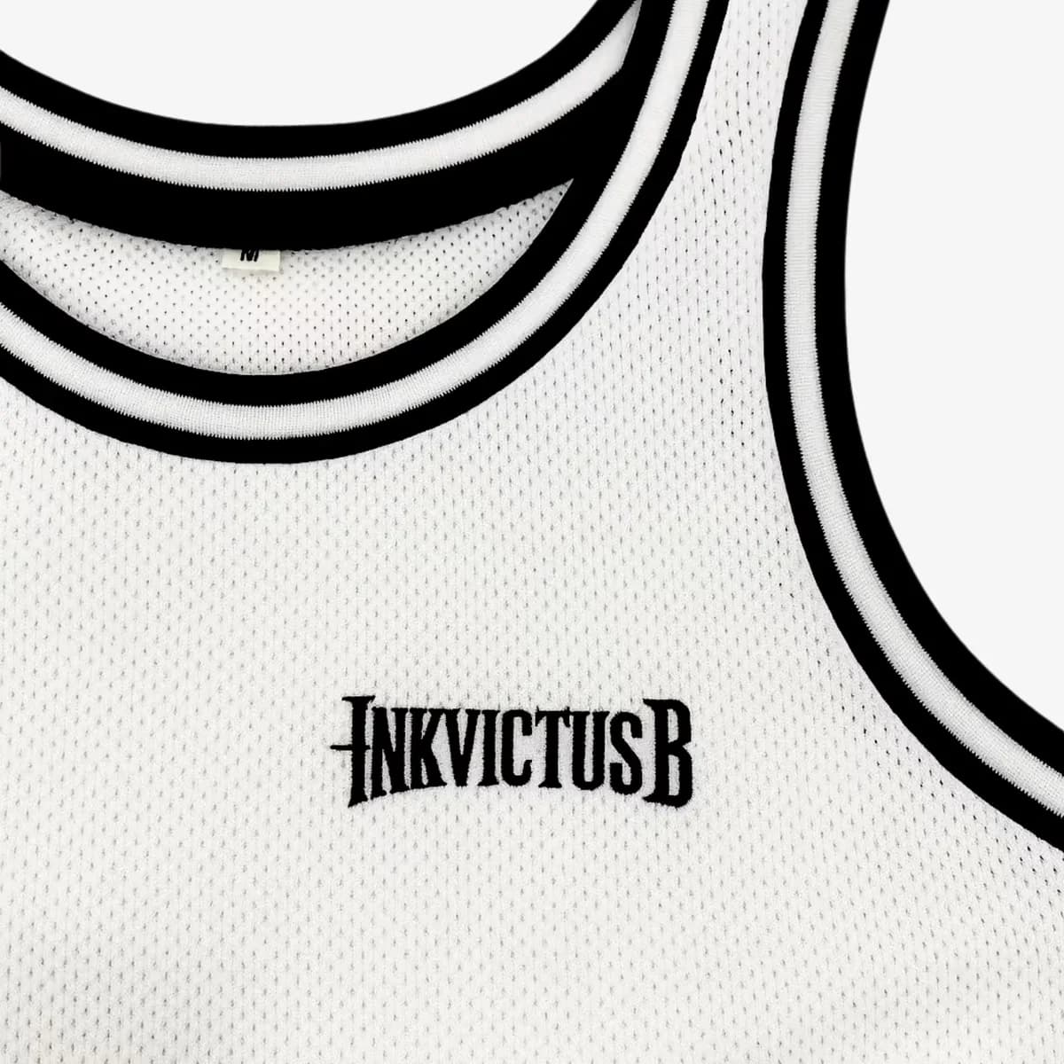 Broderie et impression personnalisées : débardeur en mesh blanc brodé du logo INKVICTUS
