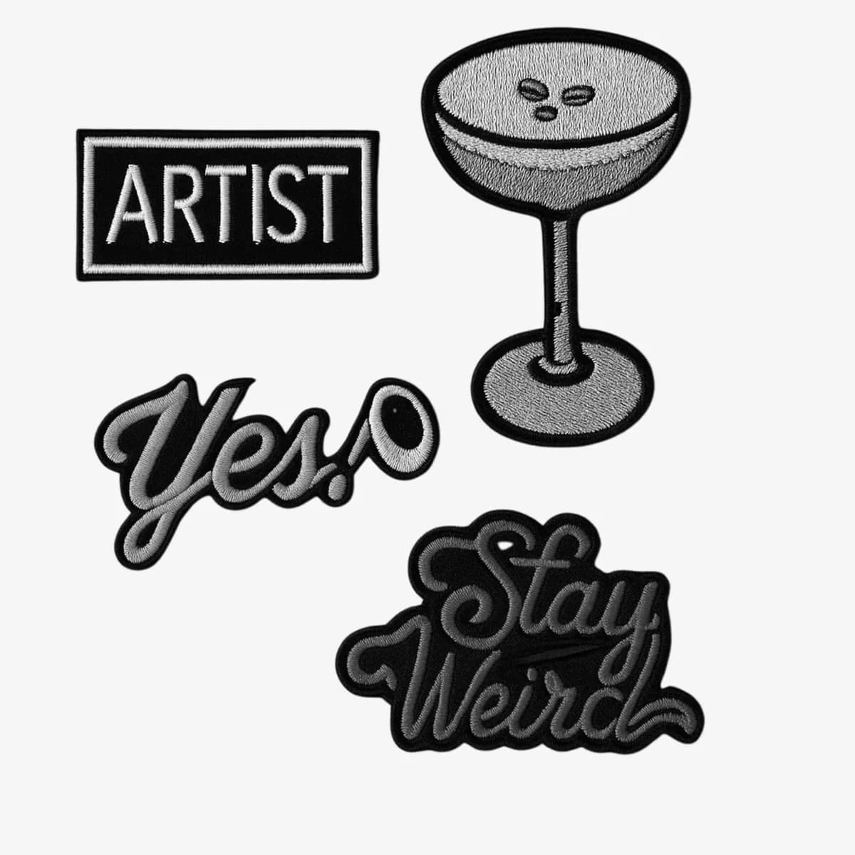 Broderie et impression personnalisées : écussons brodés ARTIST, Yes! et Stay Weird