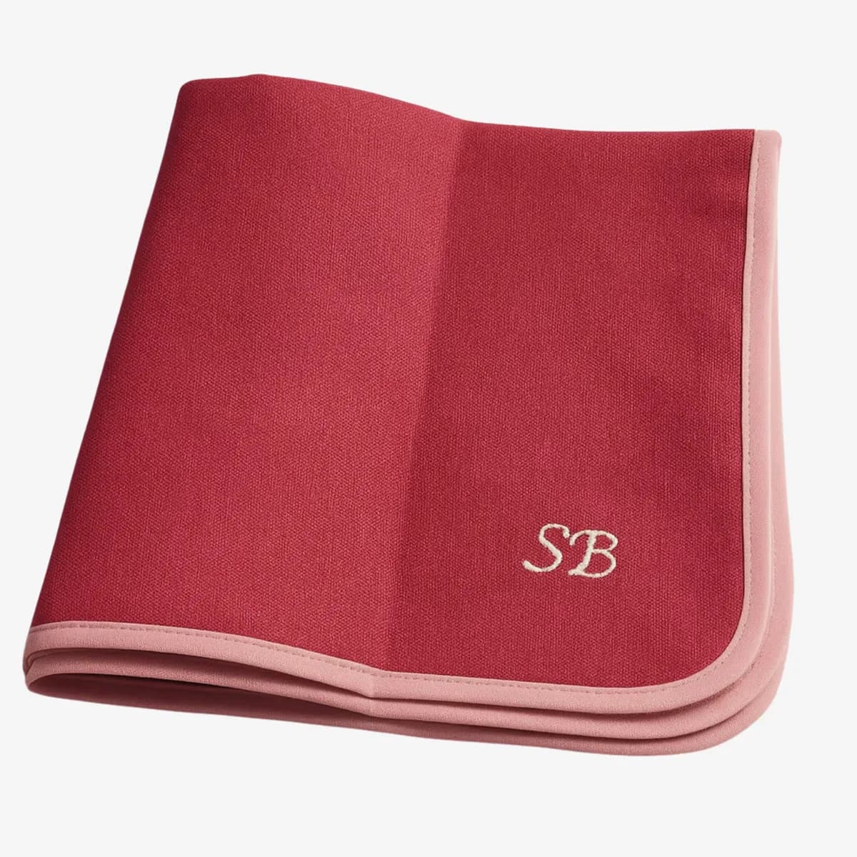 Broderie et impression personnalisées : serviette de table framboise brodée des initiales SB