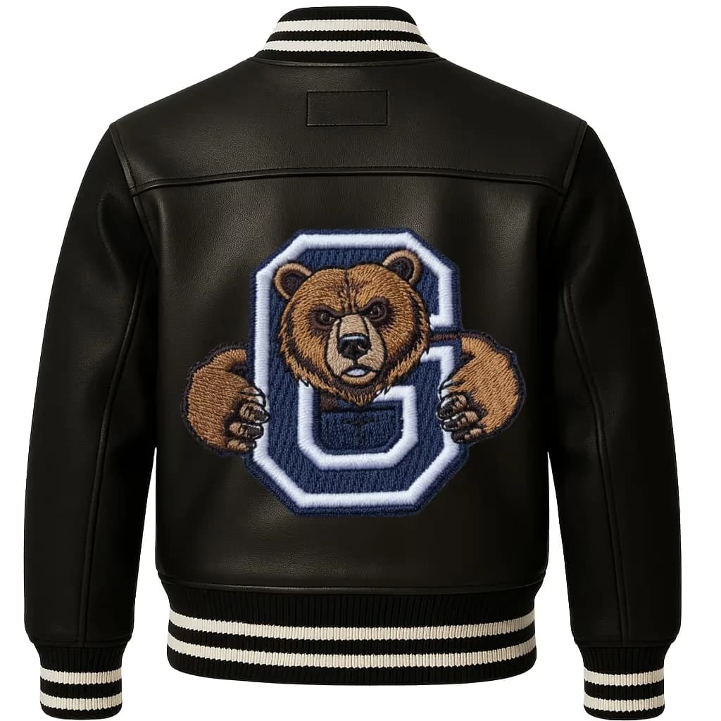 Écusson brodé personnalisé sur blouson teddy : ourson et lettre G au dos