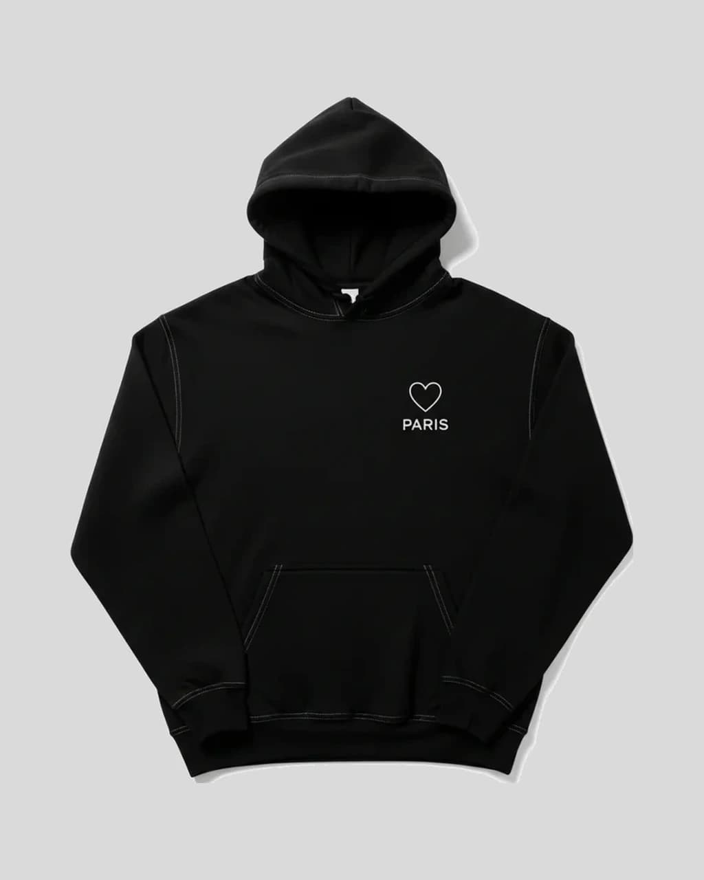 Hoodie personnalisé noir, cœur Paris brodé côté cœur